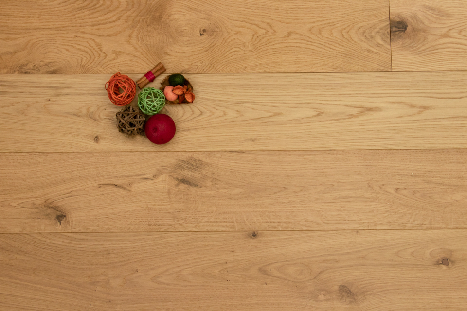 Natural Engineered Flooring Oak UV Lacquered 14:3mm By 190mm By 400-1500mm