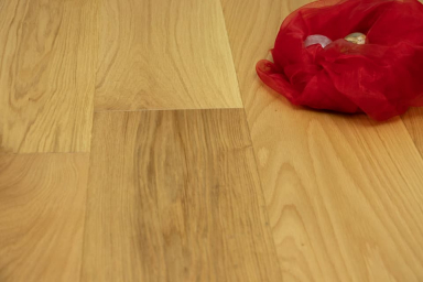 Prime Engineered Flooring Oak Light Brushed Uv Lacquered 14/3mm By 190mm By 1900mm