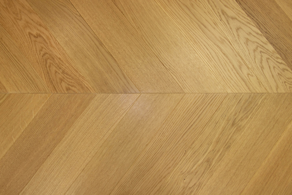 Prime Engineered Flooring Oak Chevron Brushed UV Semi Matt Lacquered 14/3mm By 98mm By 547mm FL4020 1
