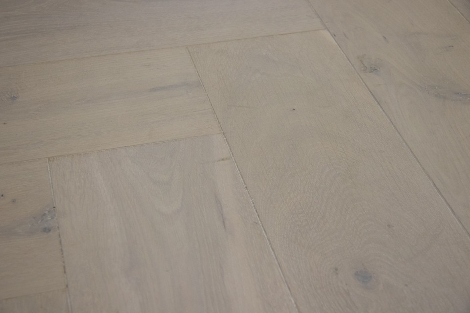 Natural Engineered Flooring Oak Herringbone Bianco Hardwax Oiled 16/4mm By 140mm By 580mm HB041 1