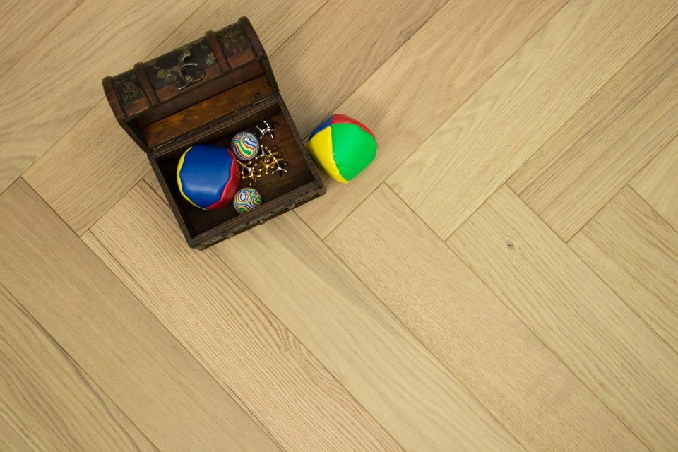 Natural Engineered Flooring Oak Herringbone Non Visible Brushed UV Lacquered 15/4mm By 90mm By 600mm FL3631 6