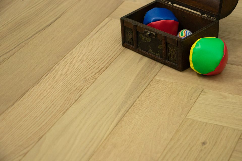 Natural Engineered Flooring Oak Herringbone Non Visible Brushed UV Lacquered 14/3mm By 90mm By 600mm FL3725 0