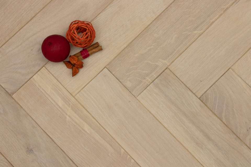 Natural Engineered Flooring Oak Herringbone White UV Oiled 14/3mm By 90mm By 450mm HB057 2