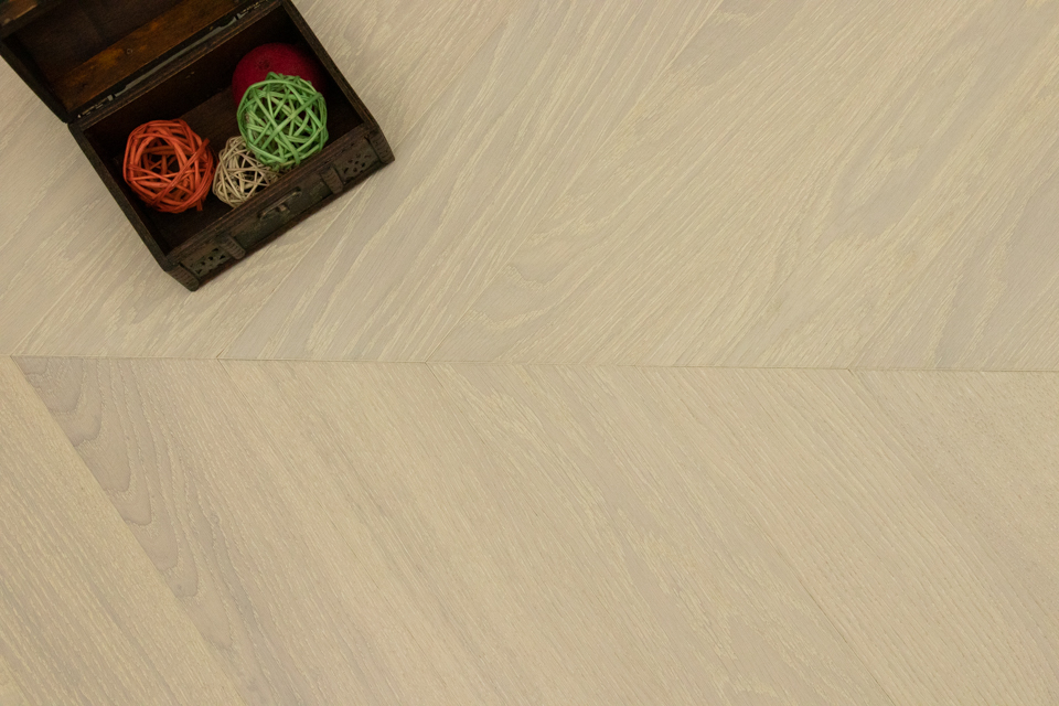 Prime Engineered Oak Chevron Double White Brushed UV Matt Lacquered 14/3mm By 98mm By 547mm FL3939 1