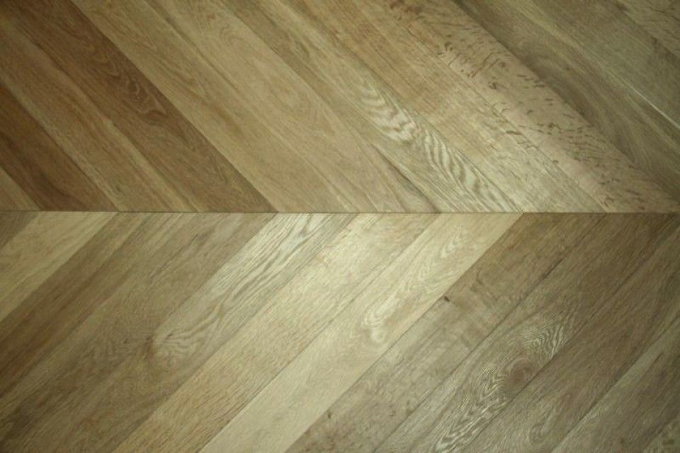 Select Engineered Oak Chevron Smoked Brushed UV Oiled 18/5mm By 90mm By 850mm CH016 1