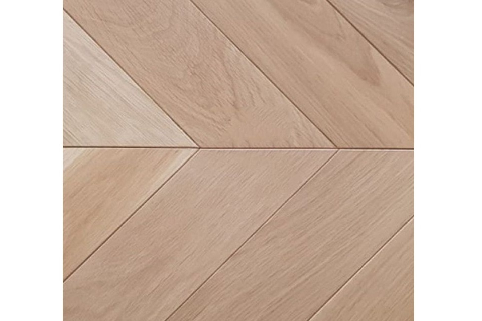 Prime Engineered Flooring Oak Chevron Unfinished 14/3mm By 100mm By 600mm FL4386 1
