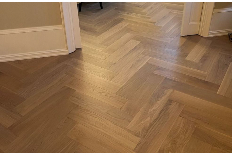 Select Engineered Flooring Oak Click Herringbone Native Light Brushed UV Lacquered 12/3mm By 120mm By 600mm FL4519 0