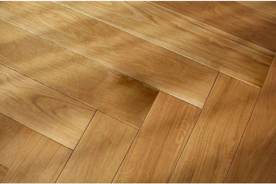 Natural Engineered Flooring Oak Herringbone UV Oiled 15/3mm By 90mm By 450mm HB038 1