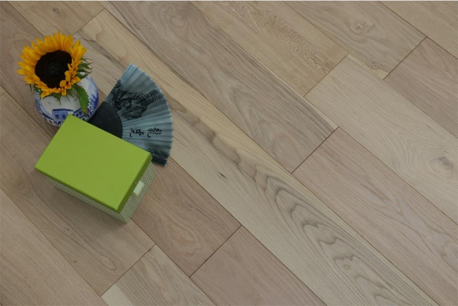 Natural Engineered Flooring Oak Non Visible UV Oiled 15/4mm By 260mm By 2200mm FL2258 1