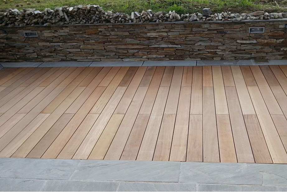 Yellow Balau Grooved Decking Boards 19mm By 90mm By 3048mm DK059-10-30 1