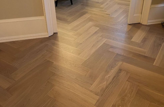 Prime Engineered Flooring Oak Click Herringbone Native Light Brushed Uv Lacquered 12/3mm By 120mm By 600mm