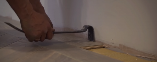 How To Remove Old Wood Flooring That Needs Replacing